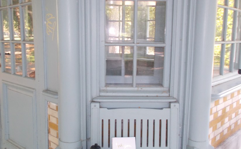 In een hoekje met een&nbsp;boekje.